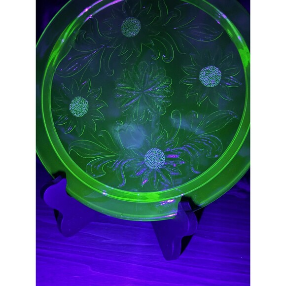 1930s Uranium Glass “Sunflower” Cake Plate with Three Feet & Vintage Patina - Picture 9 of 11